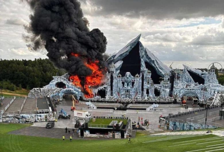 tomorrowland 2025 on fire (source : Euronews.com)
