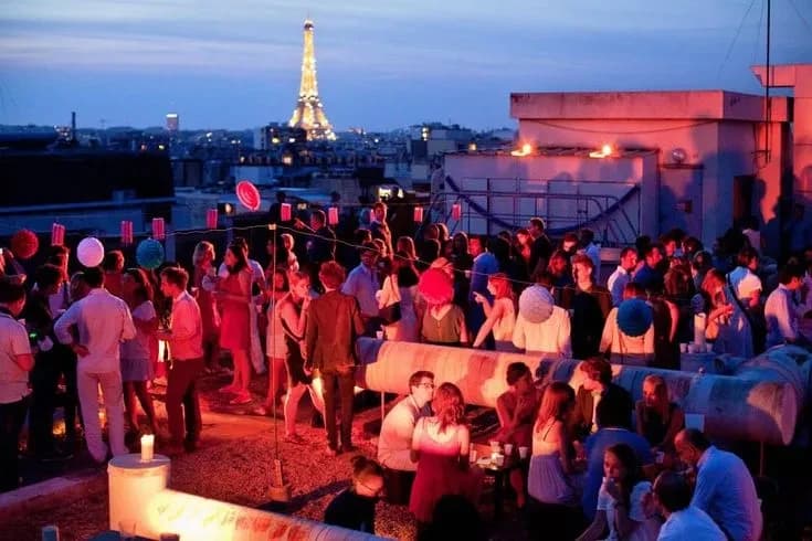 Soirée sur les toits de Paris