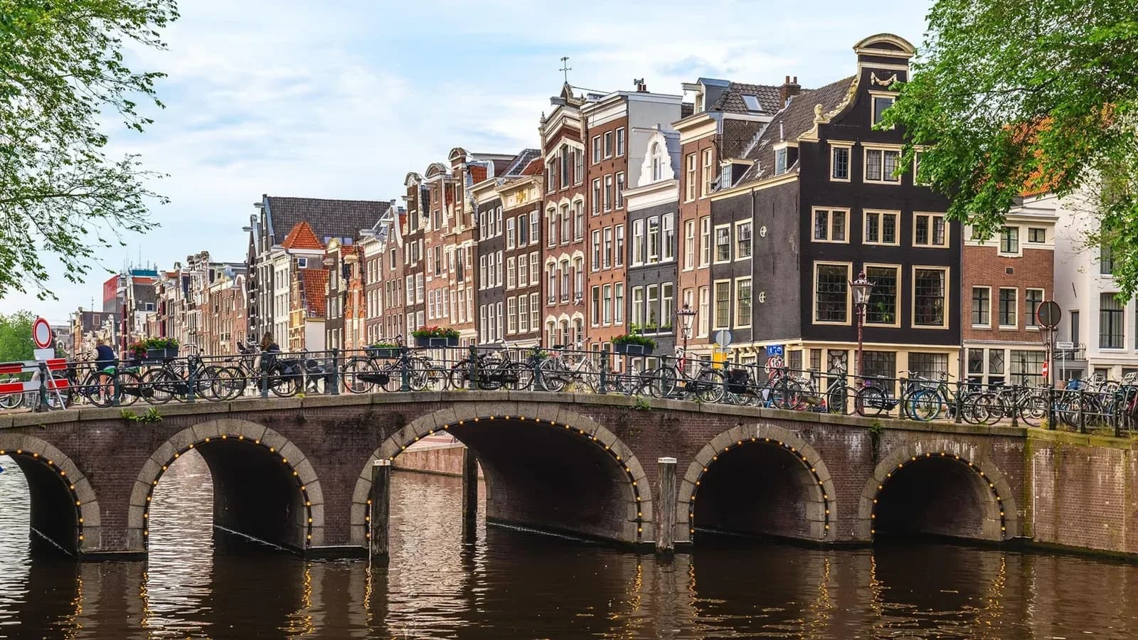 amsterdam.webp (source: www.nationalgeographic.fr)