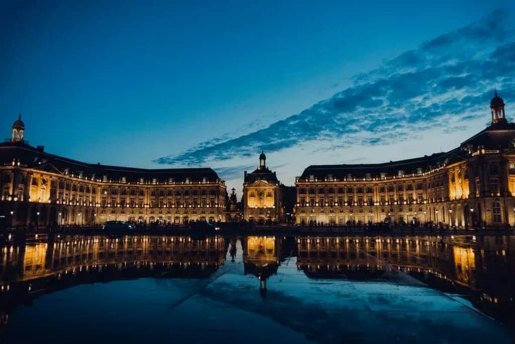 Bordeaux at dusk (source: nightlifepartyguide.com)