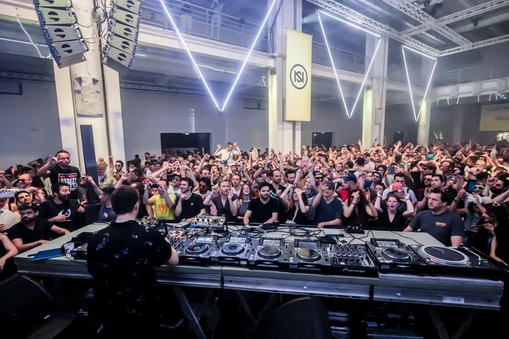 Nuits sonores (source: visiterlyon.com)