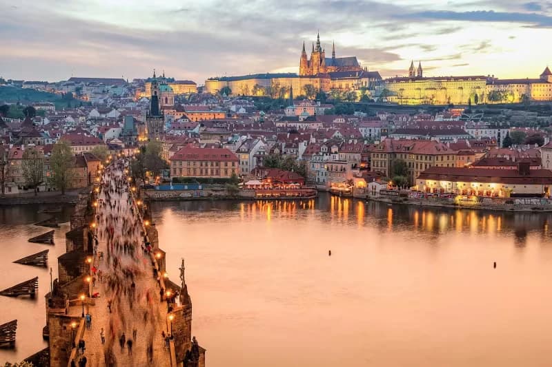 prague.avif (source: www.vacancesbleues.fr)