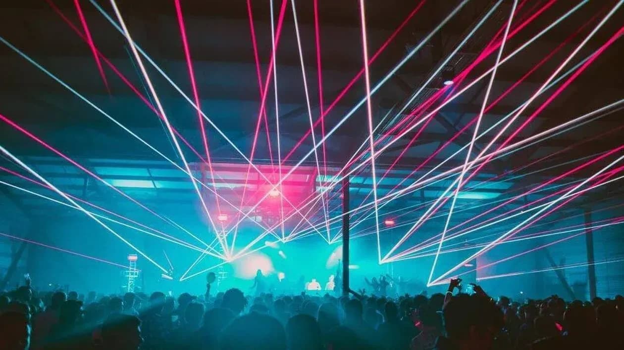 Techno Party (source: ouest-france.fr)