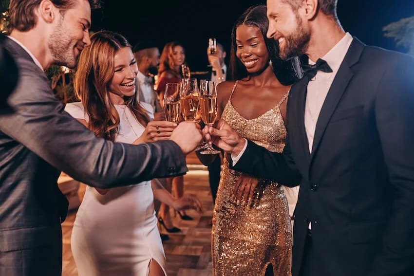 Toast between friends.jpeg (source: www.greenvelope.com)