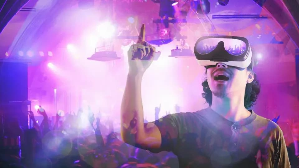 Man wearing VR headset during a concert (source: virtual-guru.com)